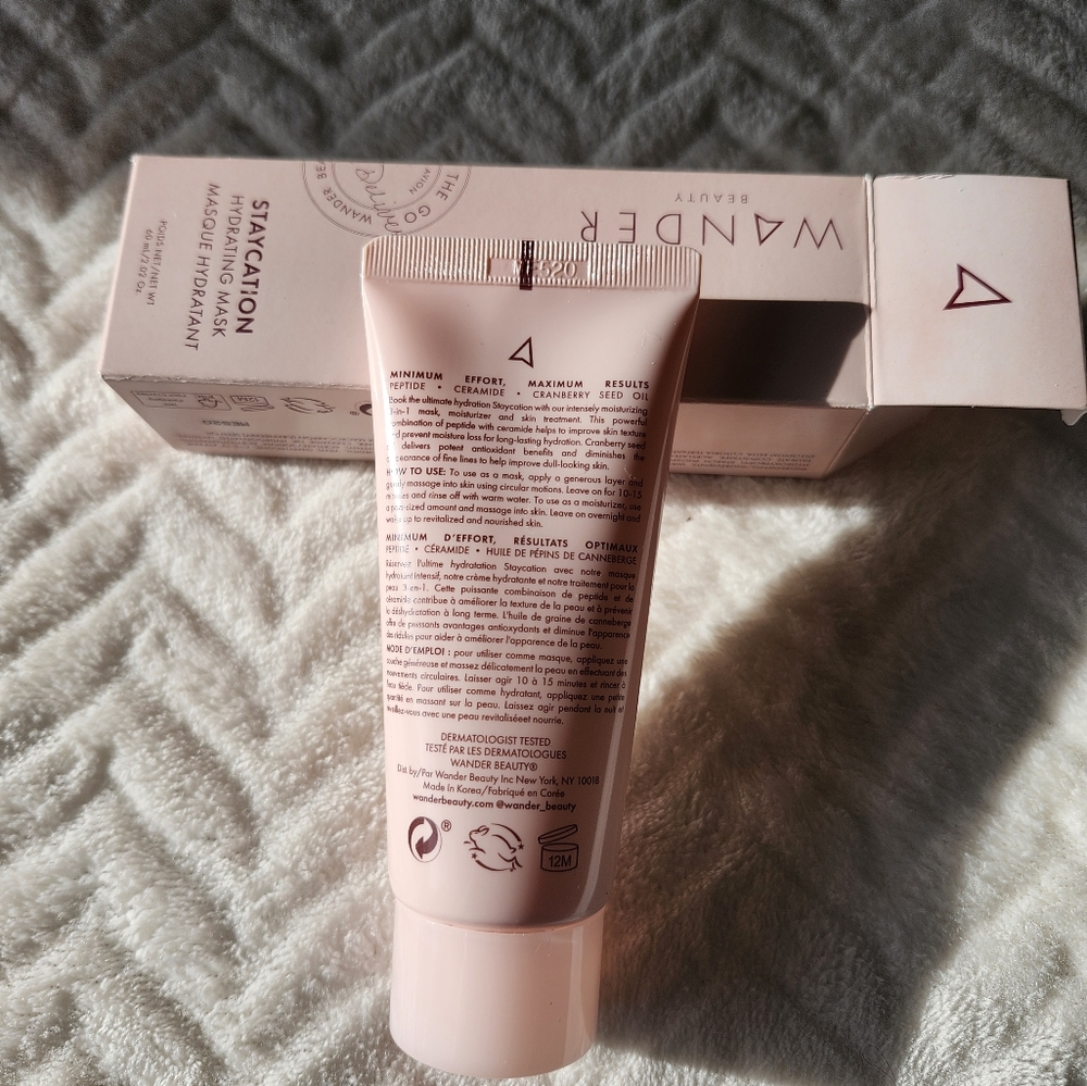 BNIB WANDER BEAUTY MASK - Picture 2 of 7